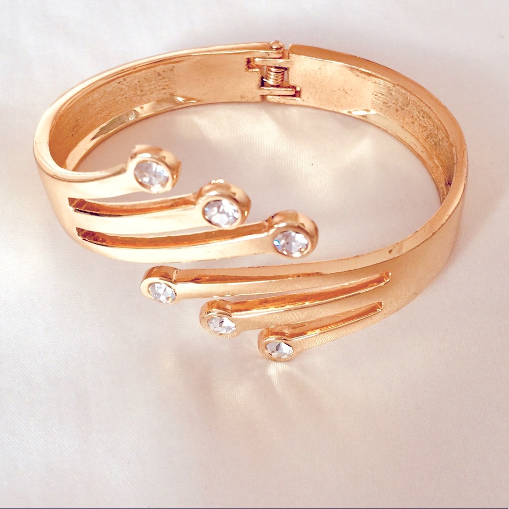Hinged gold tone bracelet